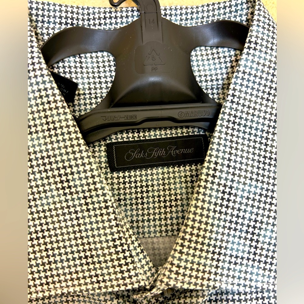 Show stopper! Black/hunter green pattern Saks like NEW shirt.
